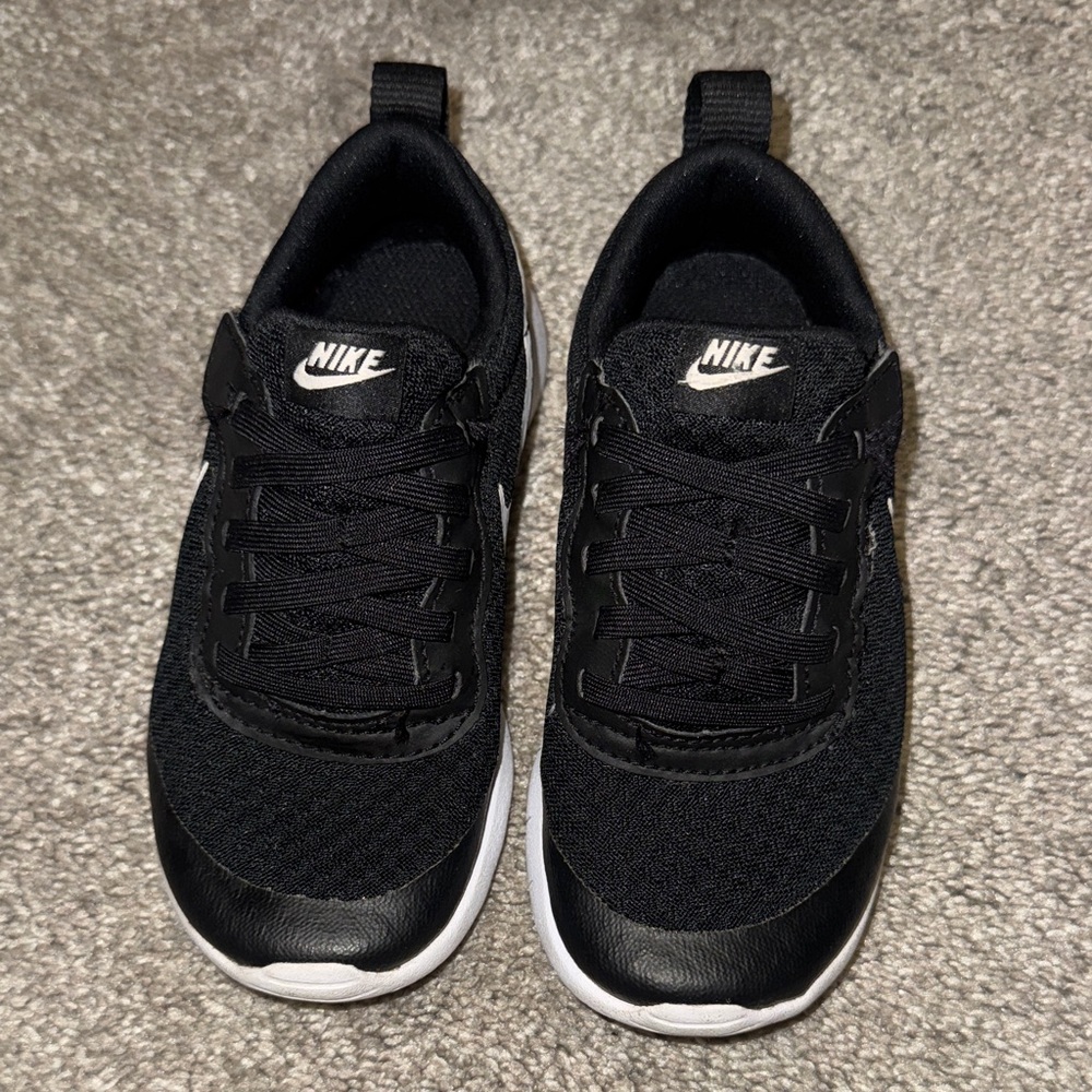 Kids Nike 🖤🤍